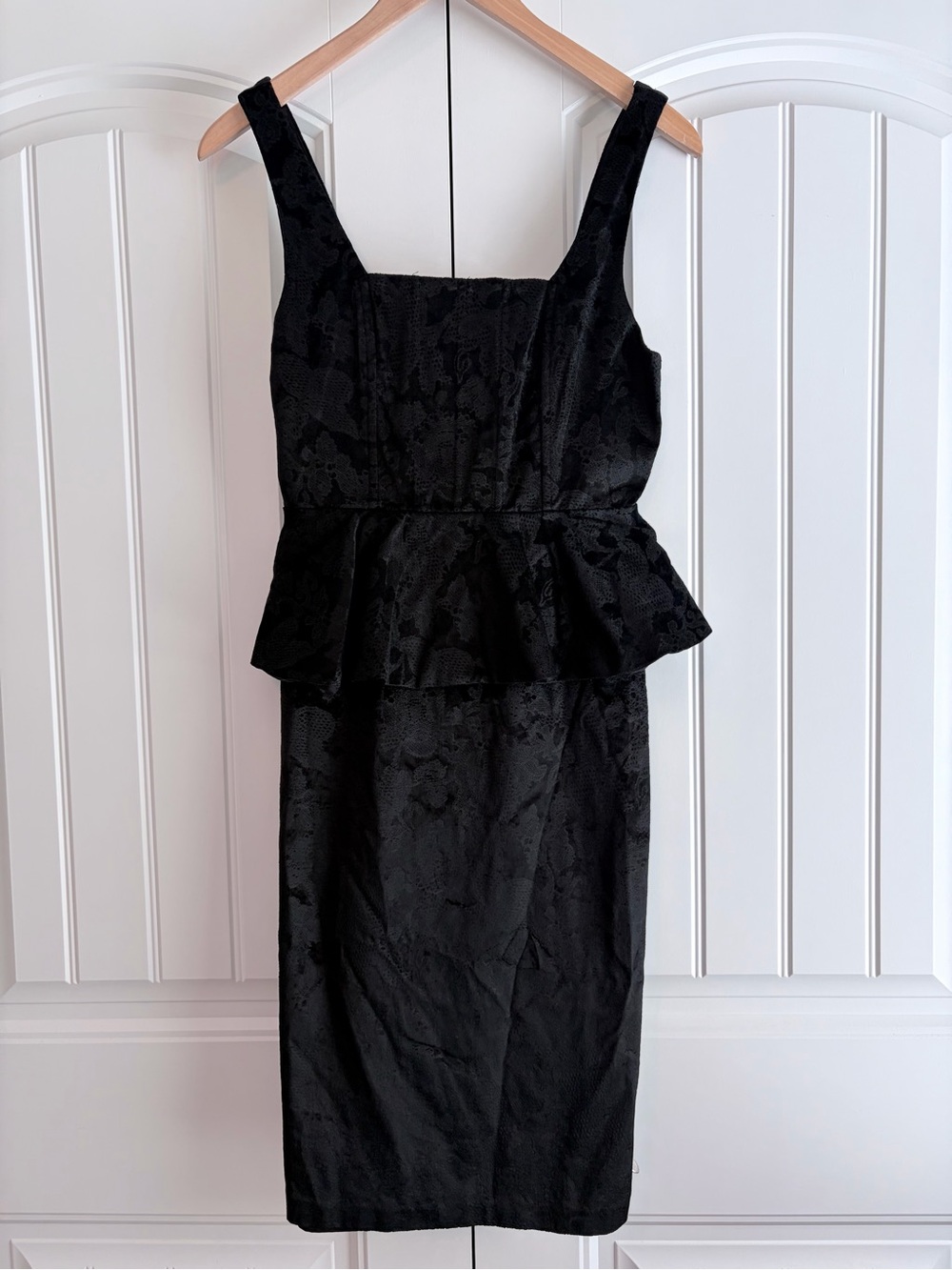 Alice + Olivia Yodi Brocade Black Peplum Dress Women's Size 6 EUC LBD
